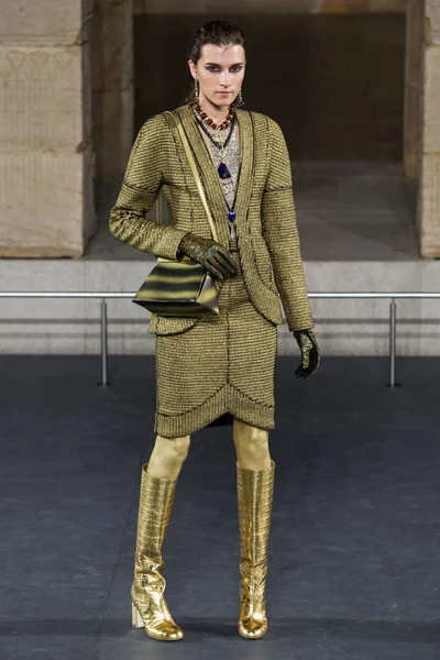 Look 14